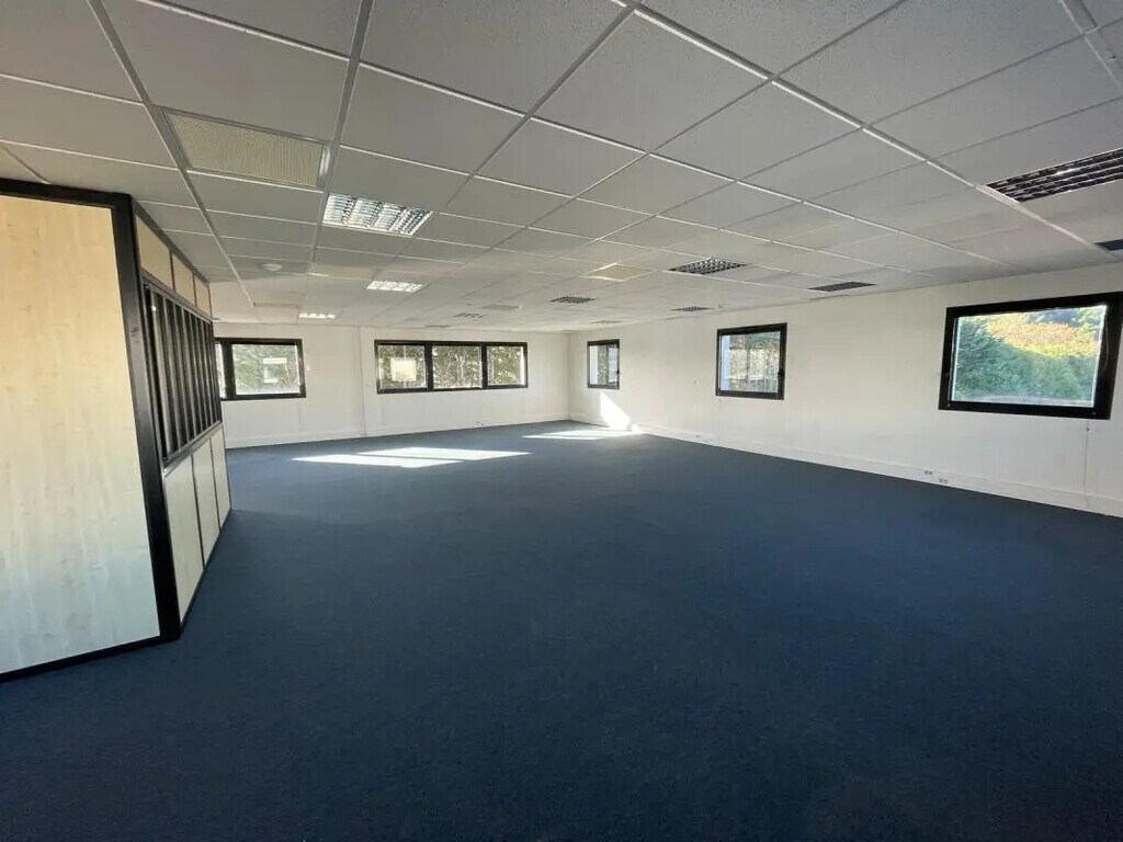 Location Bureaux 166 m² à 401 m² - Photo 1