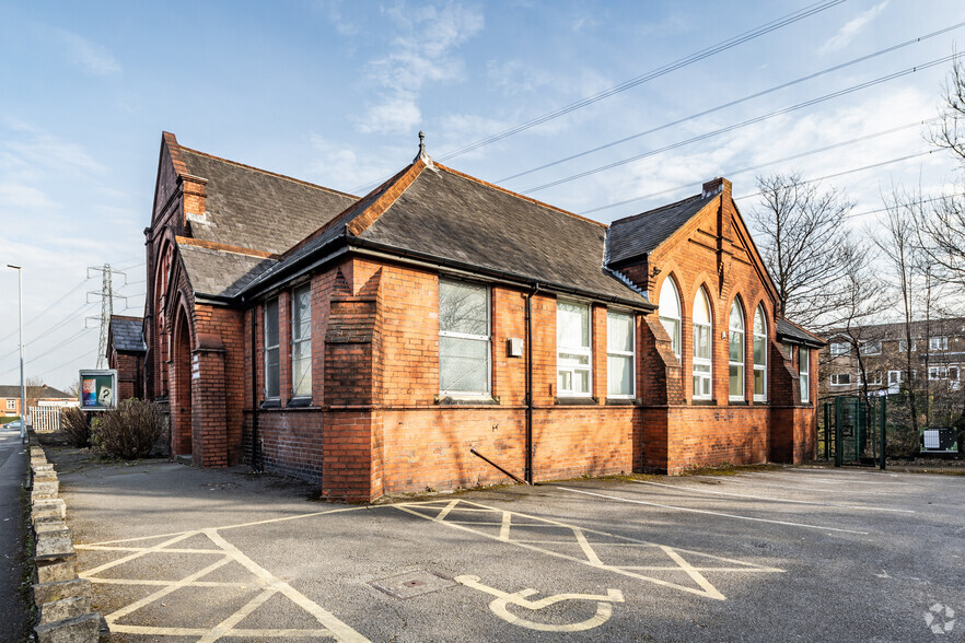 Mills Hill Rd, Manchester for lease - Primary Photo - Image 1 of 3