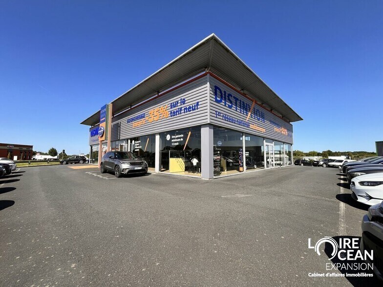 Retail in Cholet for lease - Building Photo - Image 2 of 13