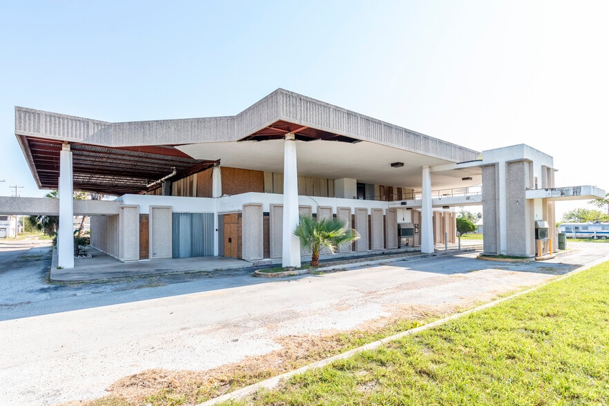 221 S Commercial St Aransas Pass Tx 78336 Former Bank Of America Building Loopnet Com