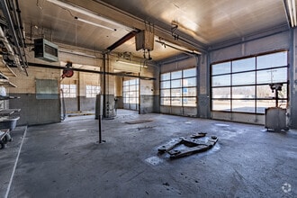 1911 S Highland Ave, Jackson, TN for lease Interior Photo- Image 2 of 9