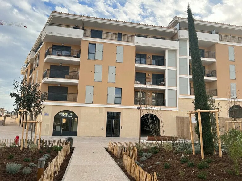 Retail in Aix-en-Provence for lease - Building Photo - Image 1 of 6