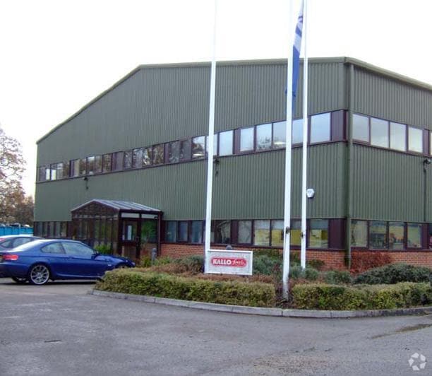 Combe Ln, Wormley for lease - Primary Photo - Image 1 of 5