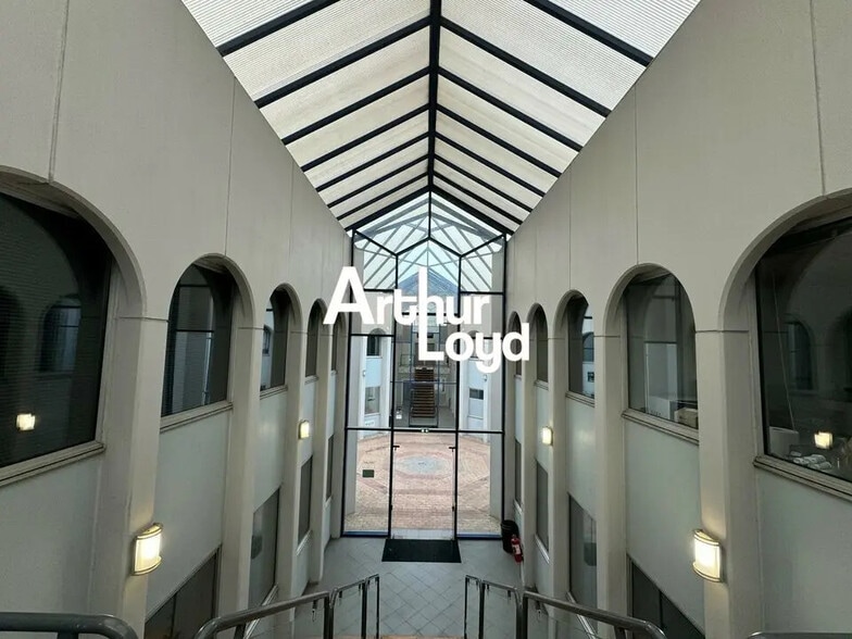 Office in Valbonne for sale - Interior Photo - Image 2 of 5