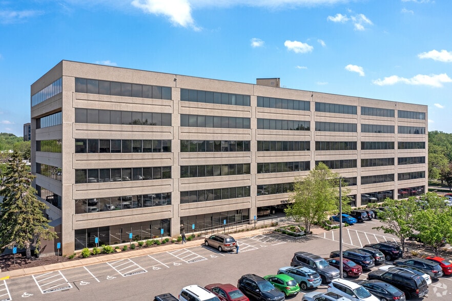 7300 Metro Blvd, Edina, MN for lease - Building Photo - Image 2 of 12