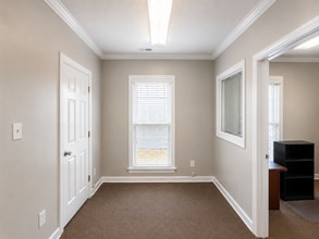 576 Executive Pl, Fayetteville, NC for lease Interior Photo- Image 2 of 10