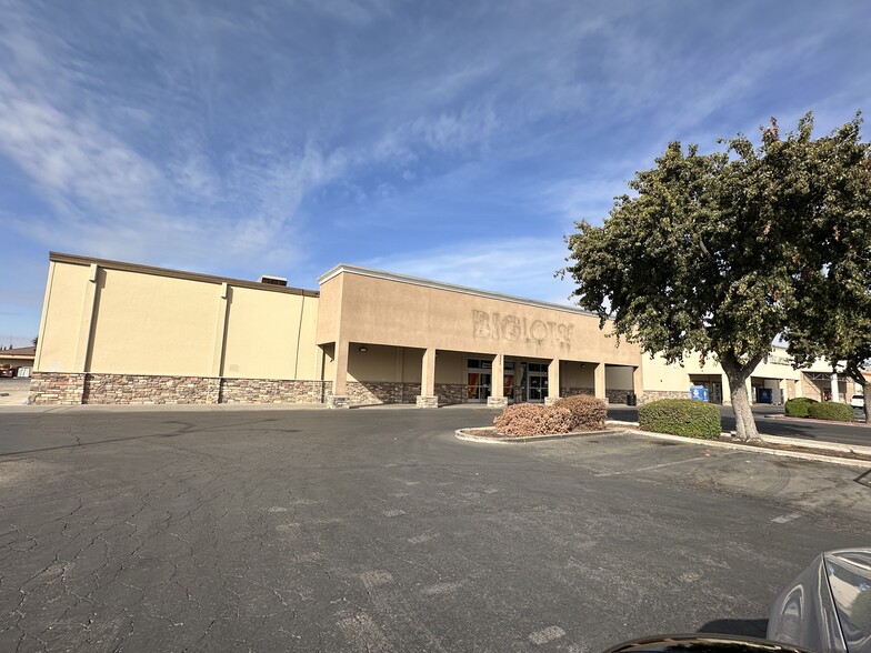 2525 S Mooney Blvd, Visalia, CA for lease - Building Photo - Image 2 of 4