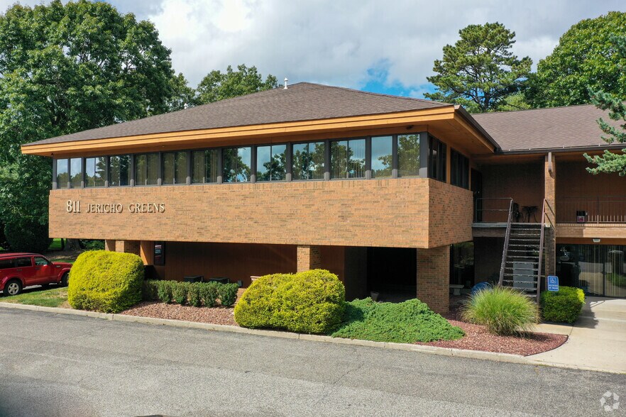 811 W Jericho Tpke, Smithtown, NY 11787 Office/Medical for Lease