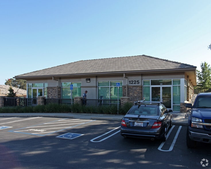 1225 Pleasant Grove Blvd, Roseville, CA for lease - Primary Photo - Image 1 of 5