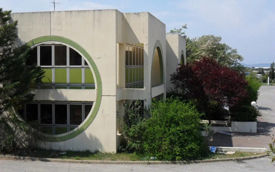 Office in Vitrolles for lease - Building Photo - Image 1 of 2