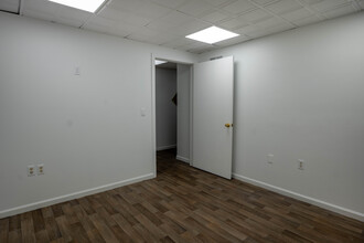 12 Roosevelt Ave, Mystic, CT for lease Interior Photo- Image 2 of 7