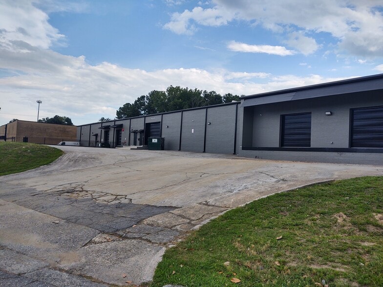 4345 Commerce Dr SW, Atlanta, GA for lease - Building Photo - Image 3 of 4