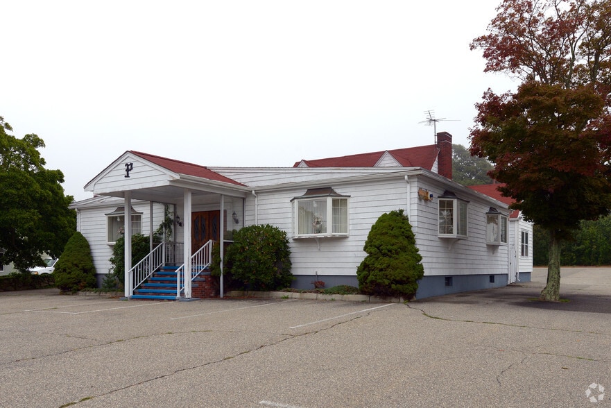 462 Main Rd, Tiverton, RI for sale - Primary Photo - Image 1 of 1