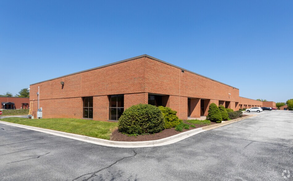 112-148 Lakefront Dr, Hunt Valley, MD for lease - Aerial - Image 2 of 9