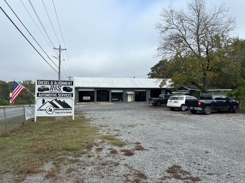 Auto Shop | 1020 N Davis & Bargain Rd portfolio of 3 properties for sale on LoopNet.com - Primary Photo - Image 1 of 7