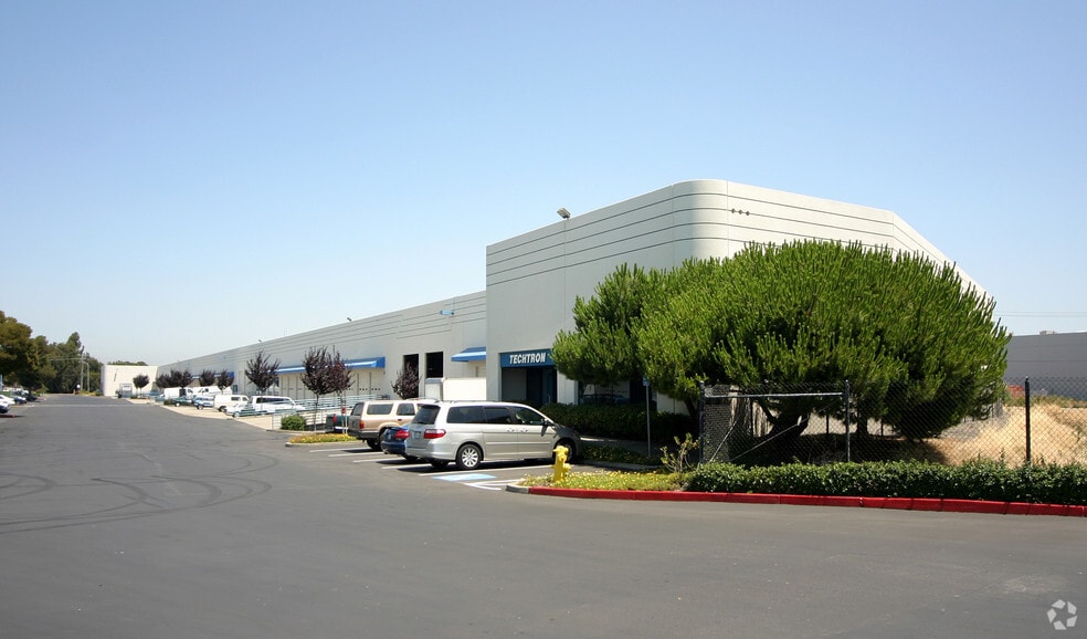 2660-2698 W Winton Ave, Hayward, CA for lease - Building Photo - Image 1 of 4