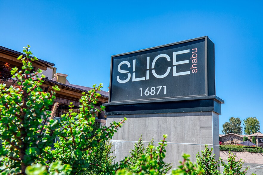 16871 Beach Blvd, Huntington Beach, CA for sale - Building Photo - Image 3 of 13