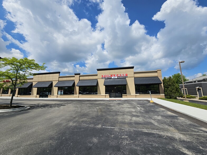 1820-1830 Meadow Ln, Pewaukee, WI for lease - Building Photo - Image 3 of 13