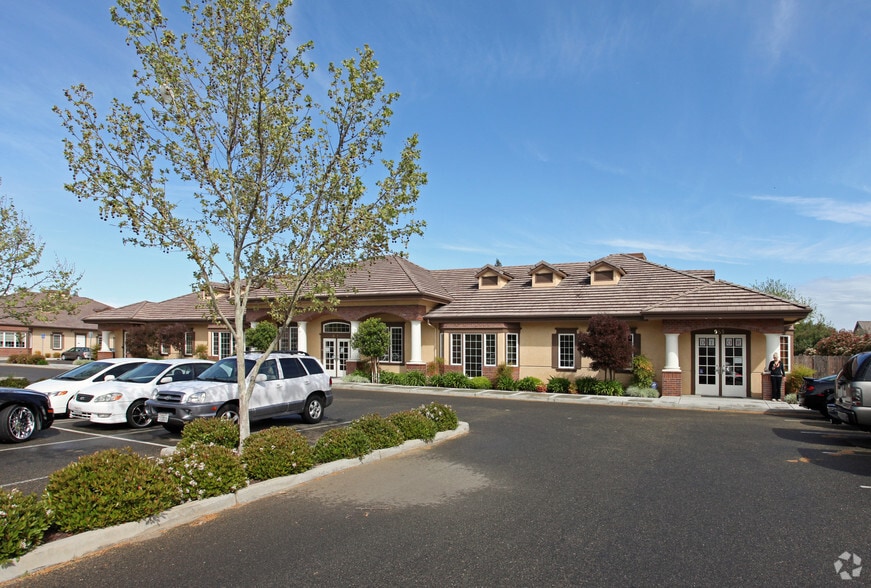 953-959 E Monte Vista Ave, Turlock, CA for lease - Primary Photo - Image 1 of 13