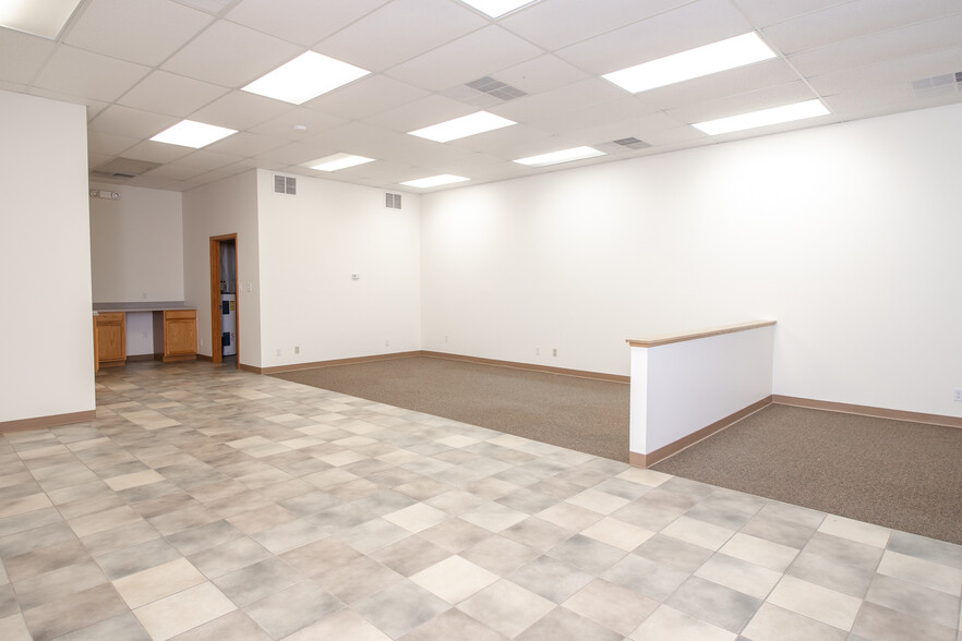 725-741 W Springfield Ave, Gerald, MO for lease - Interior Photo - Image 3 of 17