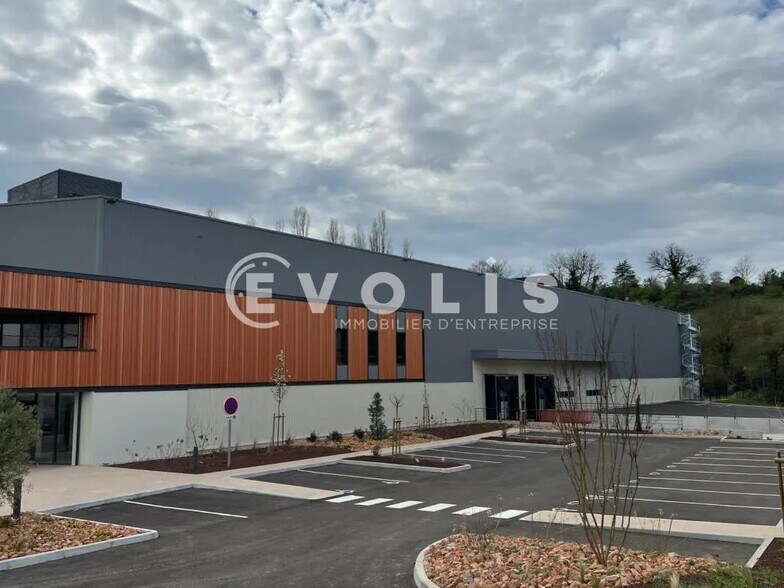 Office in Saint-Laurent-de-Mure for lease - Building Photo - Image 3 of 3