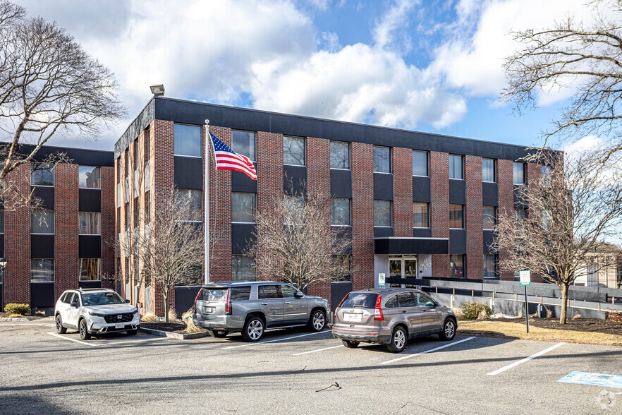 65 Walnut St, Wellesley, MA for lease - Building Photo - Image 2 of 5