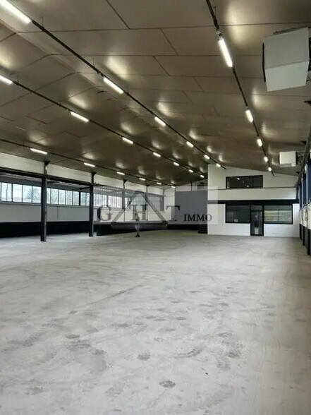 Office in Le Pin for lease - Interior Photo - Image 2 of 8