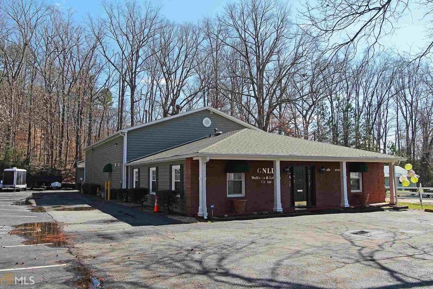 2760 Pleasantwood Dr, Decatur, GA for lease - Primary Photo - Image 1 of 31