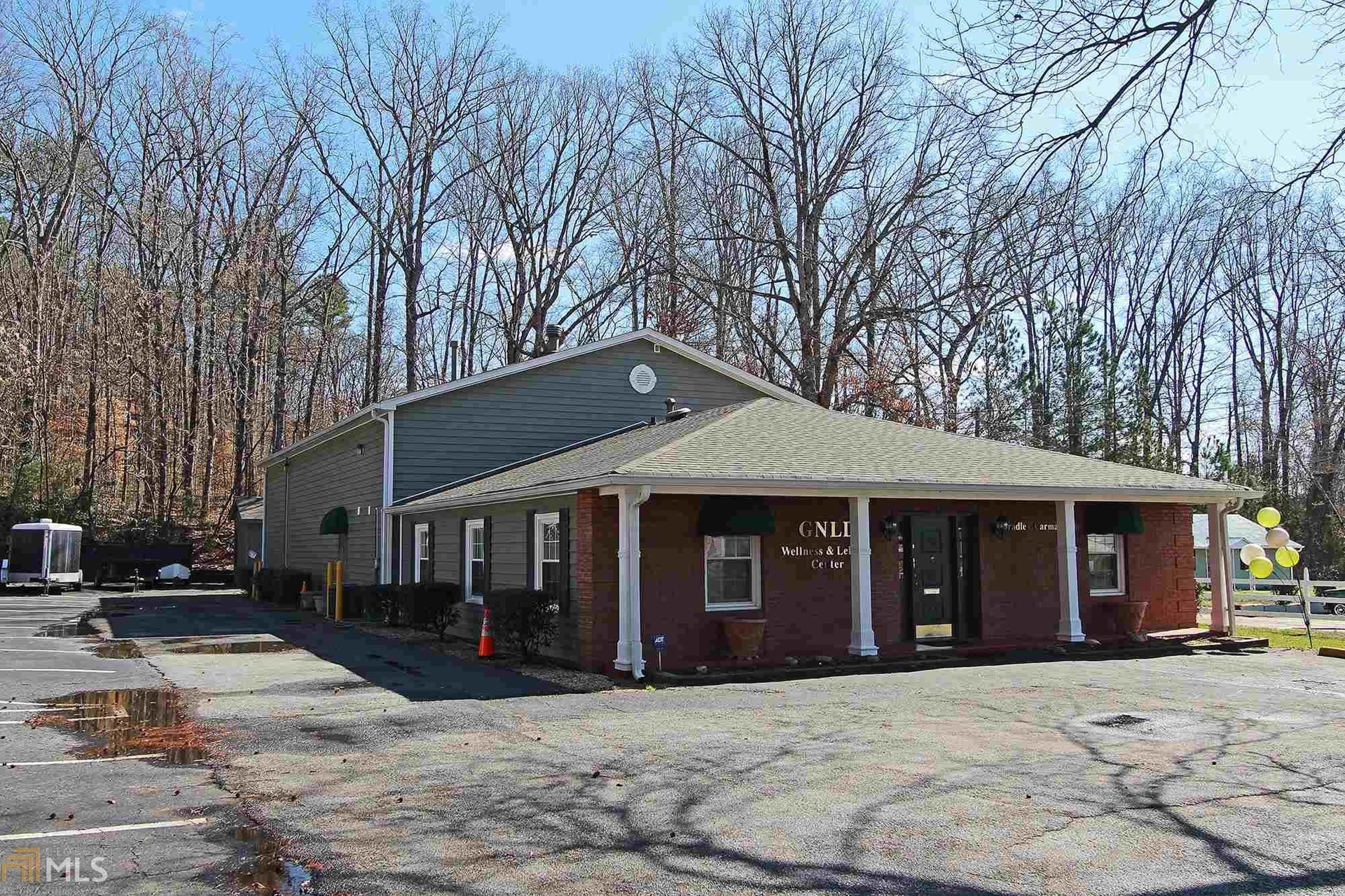 2760 Pleasantwood Dr, Decatur, GA for lease Primary Photo- Image 1 of 32