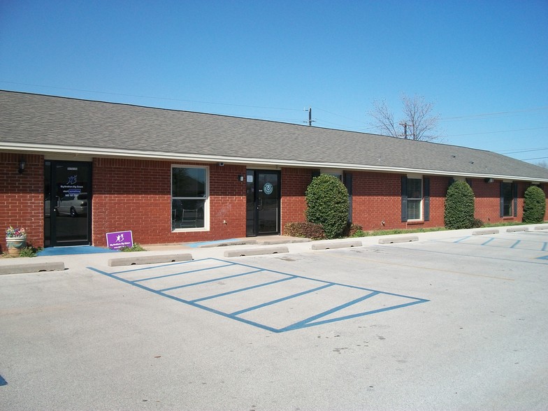 4822 Kemp Blvd, Wichita Falls, TX for lease - Building Photo - Image 2 of 2