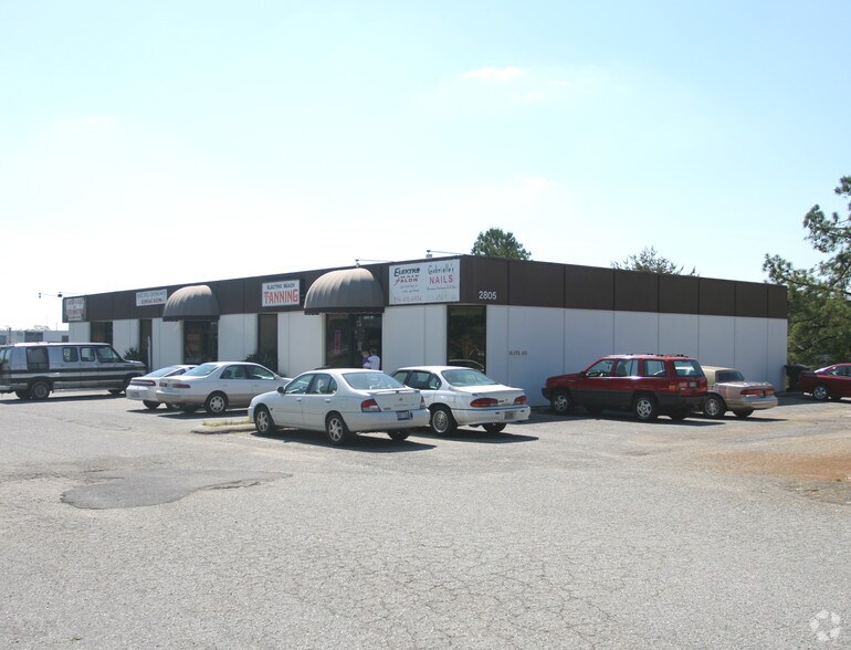 2805 Earlham Pl, High Point, NC for lease - Building Photo - Image 2 of 9