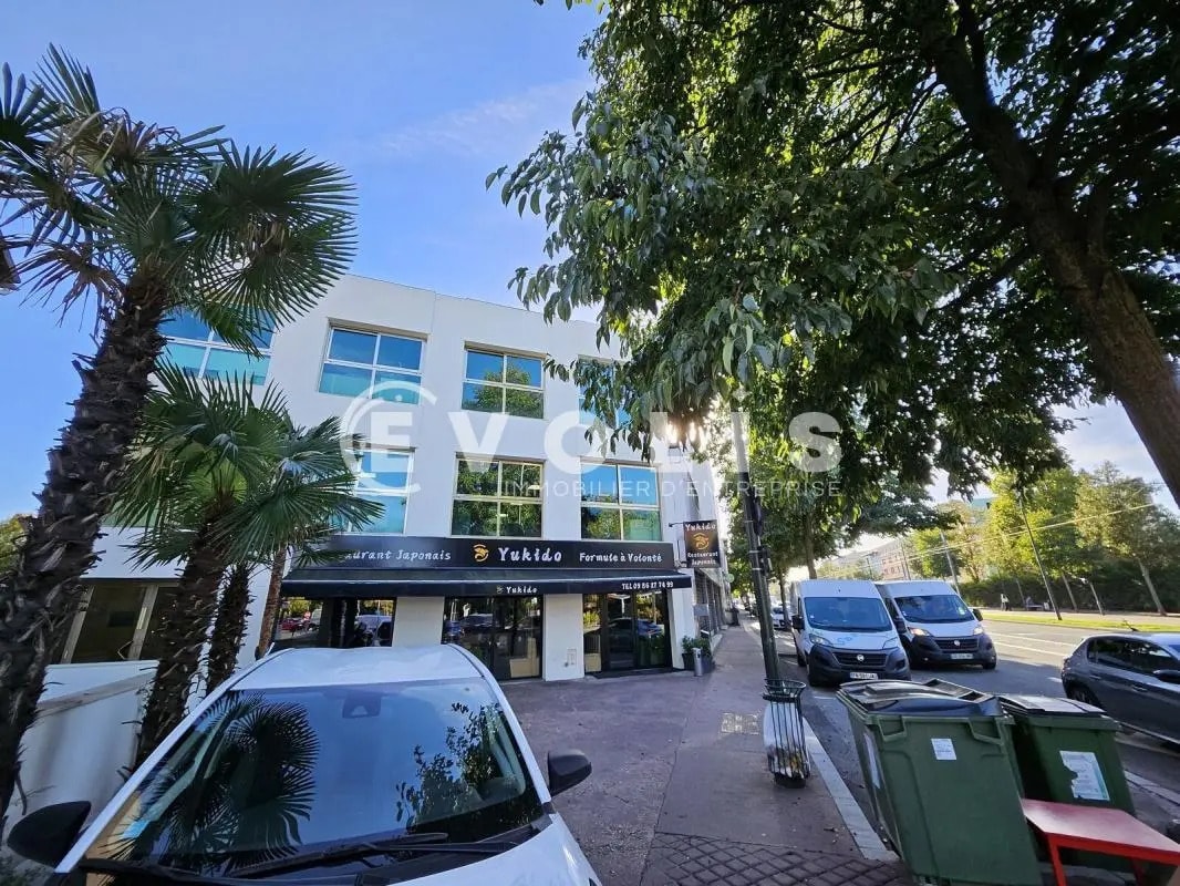 Office in Clamart for lease Building Photo- Image 1 of 24