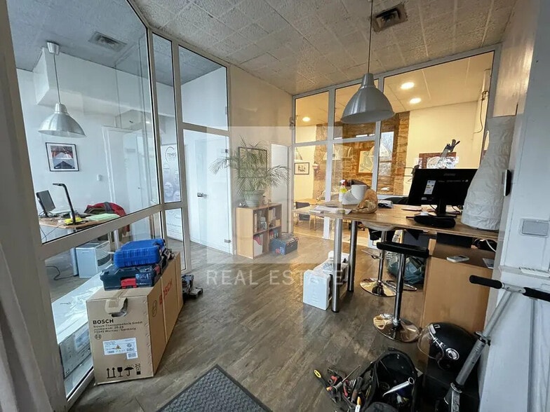 Office in Lyon for sale - Interior Photo - Image 2 of 9