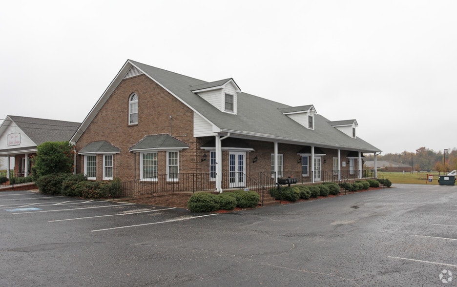 528 Broad St, Sumter, SC for lease - Building Photo - Image 3 of 3