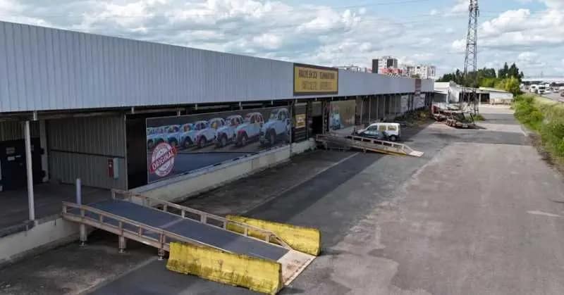 Flex in Villefranche-sur-Saône for sale - Building Photo - Image 1 of 3