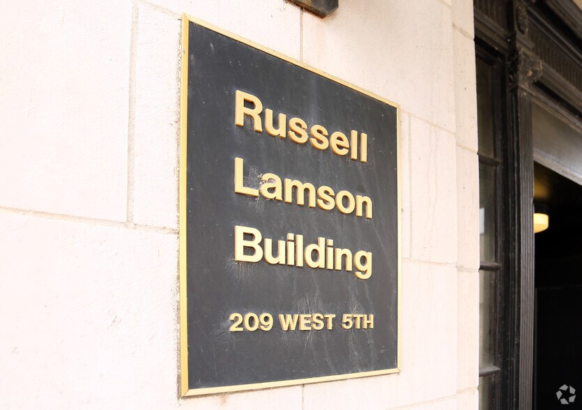 209 W 5th St, Waterloo, IA for sale - Building Photo - Image 1 of 1