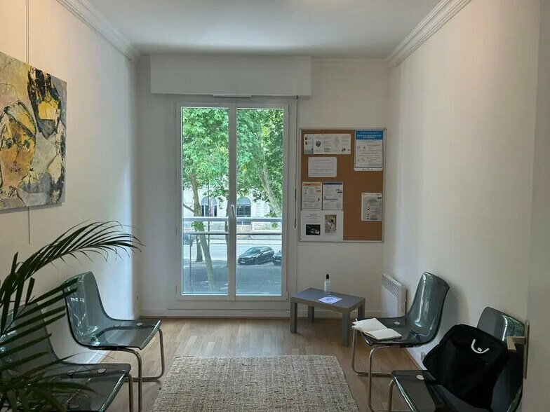Office in Tours for lease - Interior Photo - Image 2 of 4