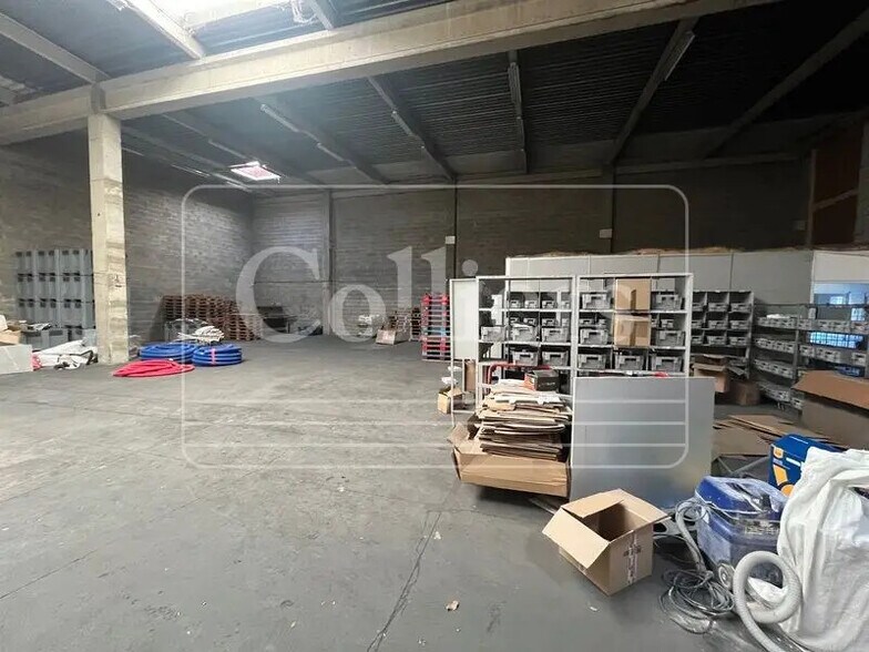 Flex in Vitrolles for lease - Interior Photo - Image 3 of 8