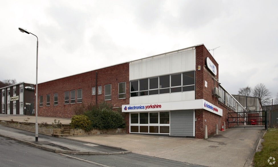 Clayton Wood Rise, Leeds for sale - Primary Photo - Image 1 of 1