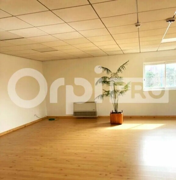 Office in Saran for lease - Interior Photo - Image 1 of 5