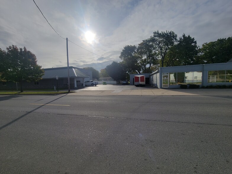 400 Woodside, Essexville, MI for lease - Building Photo - Image 1 of 34