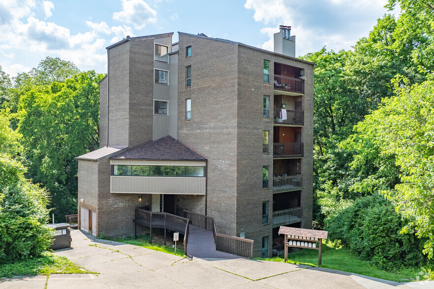 2121 Sutton AVE, Cincinnati, OH for sale - Primary Photo - Image 1 of 7