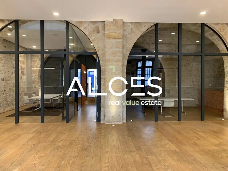 Office in Bordeaux for lease - Interior Photo - Image 1 of 2