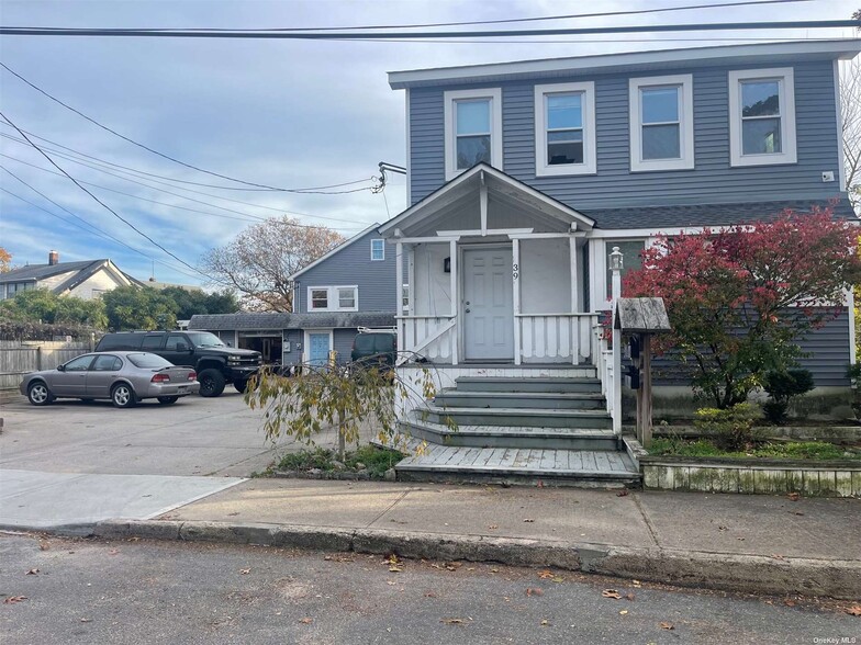 39 Davis Ave, Inwood, NY for sale - Primary Photo - Image 1 of 12