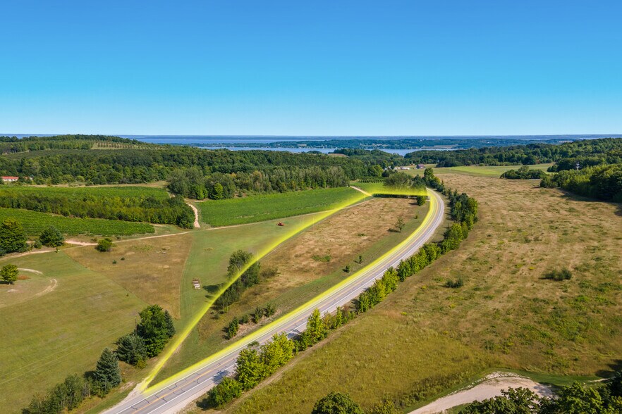 Not assigned East Duck Lake Rd Rd, Suttons Bay, MI for sale - Aerial - Image 1 of 6