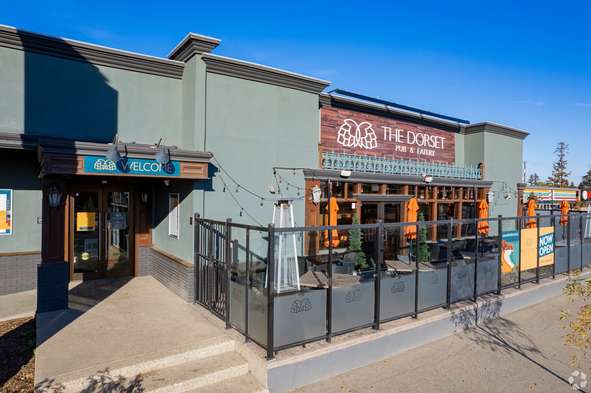 1637 37th St SW, Calgary, AB for sale Primary Photo- Image 1 of 5