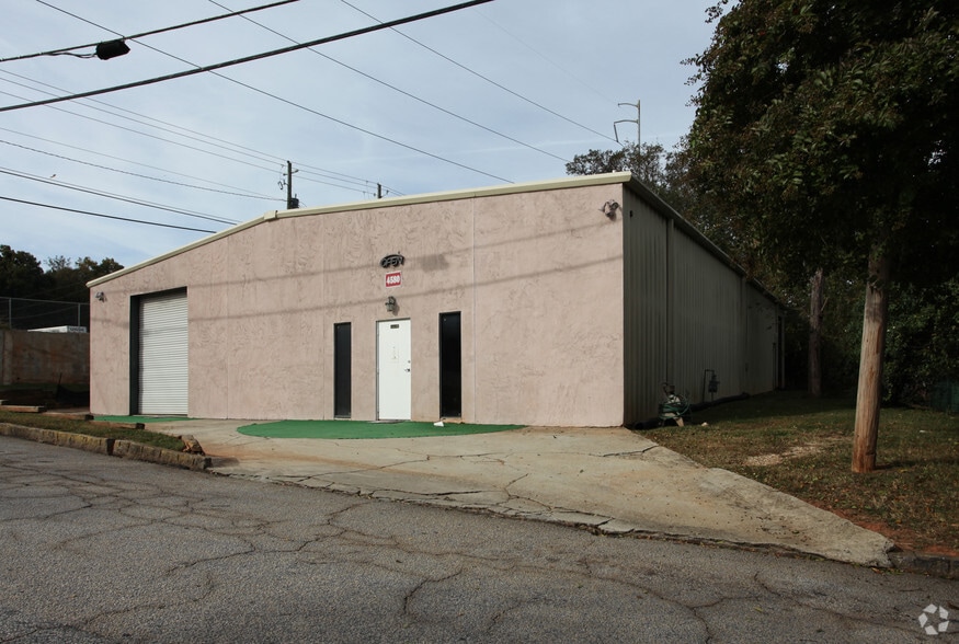 404 Clubhouse Dr, Pine Lake, GA for sale - Building Photo - Image 2 of 9