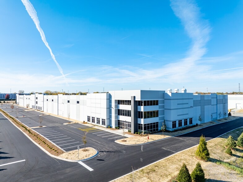 1850 N US 45, Libertyville, IL for sale - Building Photo - Image 3 of 7