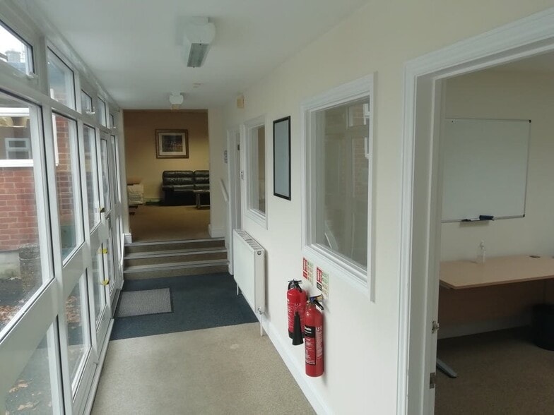 Charters Rd, Ascot for lease - Building Photo - Image 2 of 5