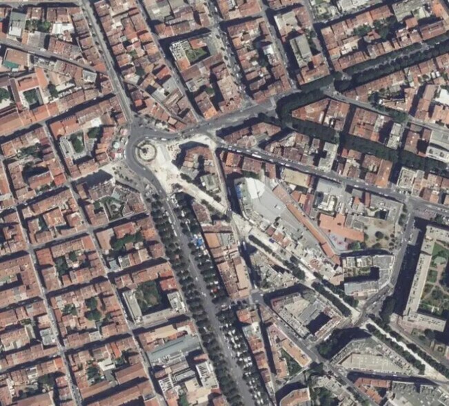 Retail in Marseille for lease - Building Photo - Image 1 of 4